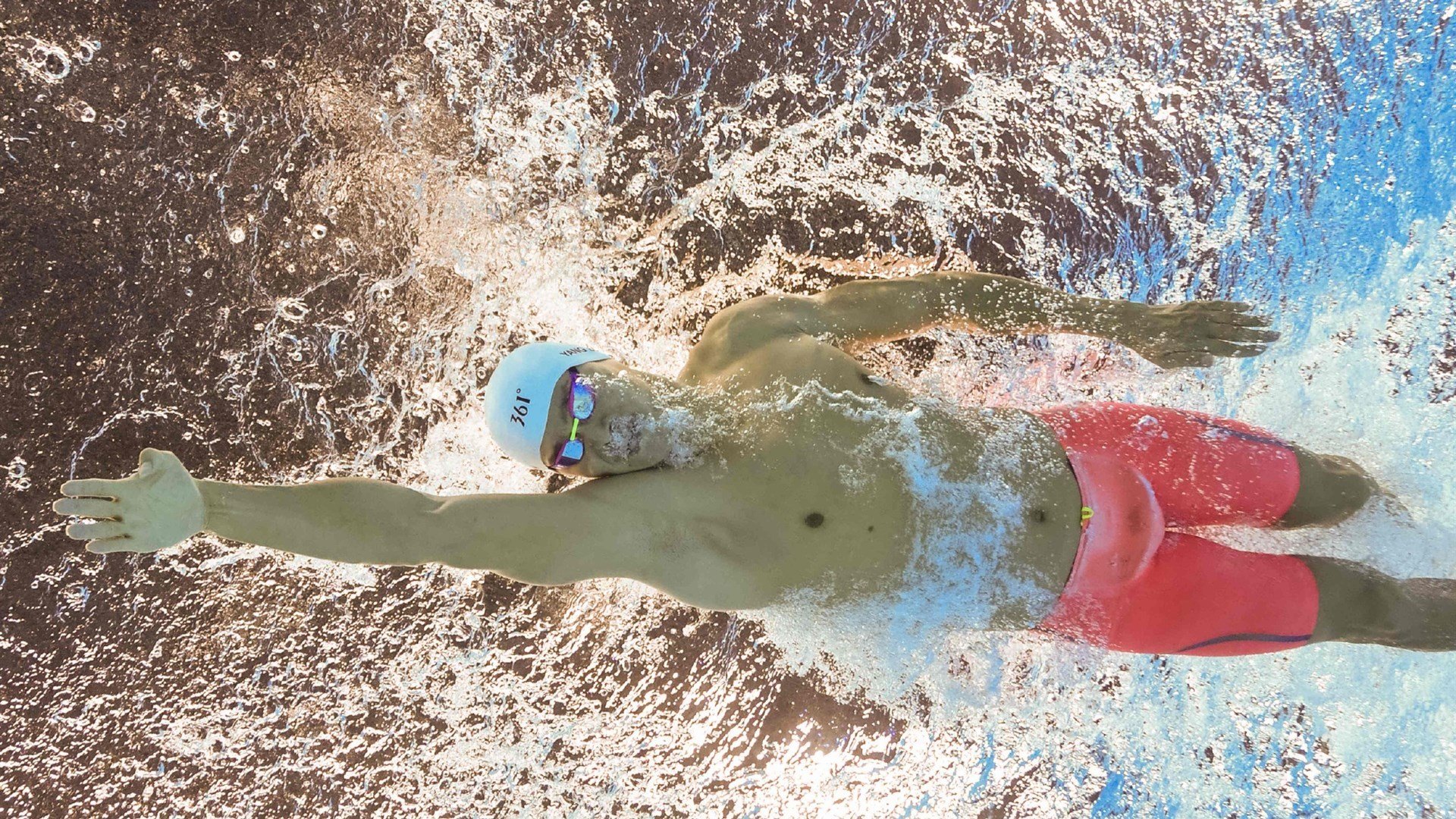 莱万金靴加冕，进球机器终结悬念|体育赛事直播